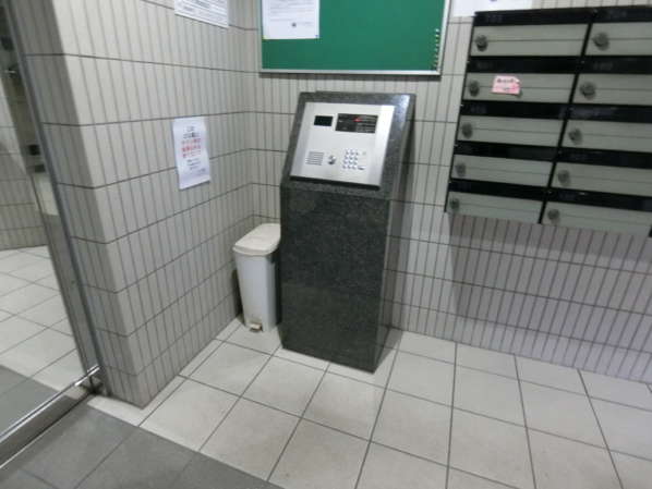 ドムール浅草外観共用部9｜エントランスはオートロック付きです。