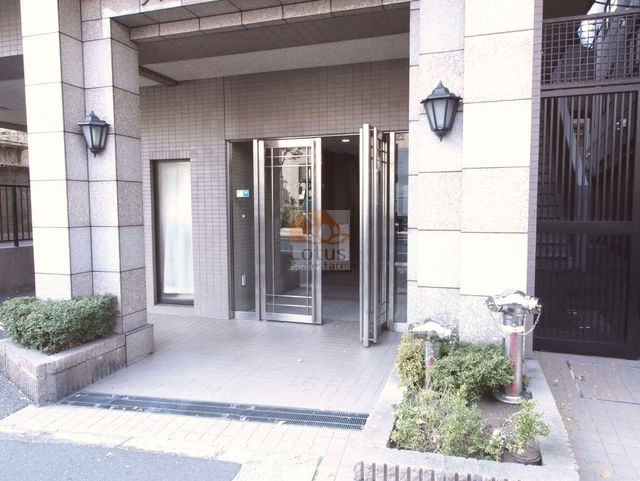 プレールカテリーナ代田橋エントランス１｜京王線「代田橋」駅から徒歩5分です。