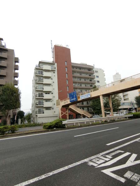 高円寺第２ダイヤモンドマンション2｜環状七号線を背にして建っています。実生活上の影響は抑えられています。