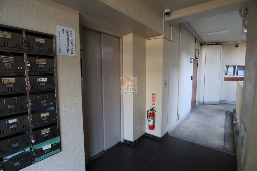 青戸ダイヤモンドパレス共用部1｜エレベーターがあります。