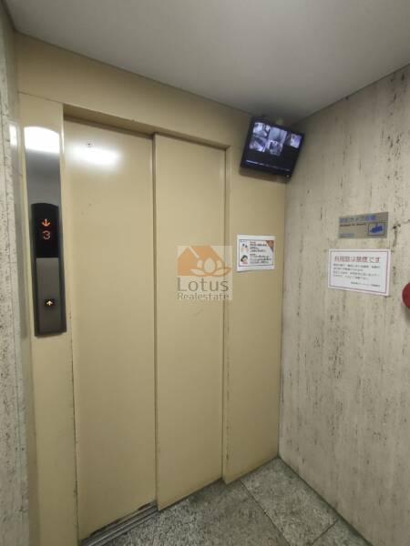 錦糸町第２ローヤルコーポ共用部3｜エレベーターには防犯カメラを設置されています。