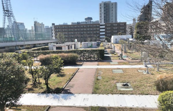 落合中央公園｜徒歩1分に「落合中央公園」があります。落合中央公園は、新宿区・中野区・杉並区の下水処理場として建設した落合水再生センターの屋上部分を開放した公園です。