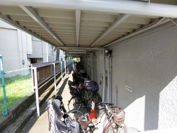 幡ヶ谷ハウス外観共用部11｜駐輪場です。