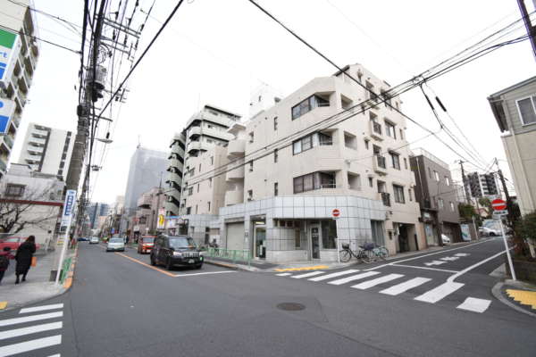 朝日プラザ中野弥生町外観共用部7｜北西の道路側から撮影した外観です。