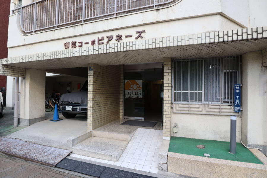 御苑コーポビアネーズエントランス3