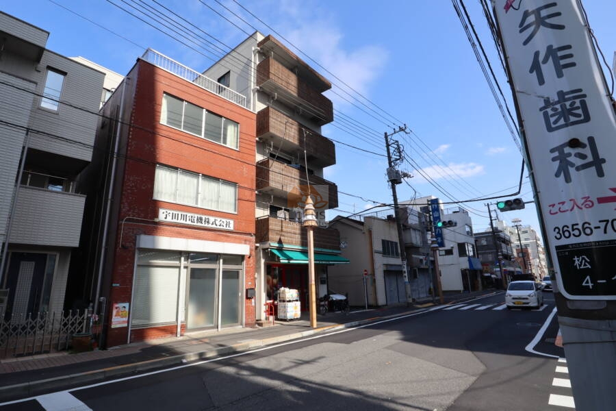 ライオンズマンション一之江外観2｜1階部分にはまいばすけっとが入っていて、とても便利です。