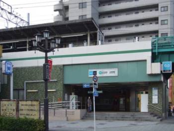 北綾瀬駅。他の鉄道路線と接続がない単独終端駅だそうで、外れの駅という印象がありましたが、2018年度目標にホームを延長して、都心に直通にできるようにしています。駅前自体は買い物施設など多く、地域外の皆様が思う以上に便利です。