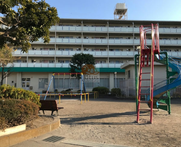 上小松公園｜東側に「上小松公園」があります。