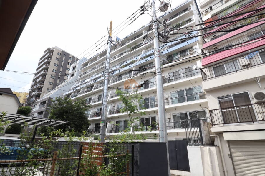 秀和東中野レジデンス外観1｜秀和東中野レジデンスは昭和44年築、10階建てのマンションです。