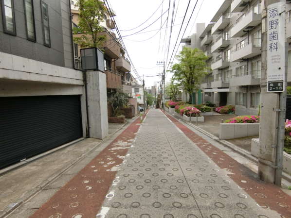 ハイツ面影橋アプローチ15｜この坂は宿坂通りといいます。