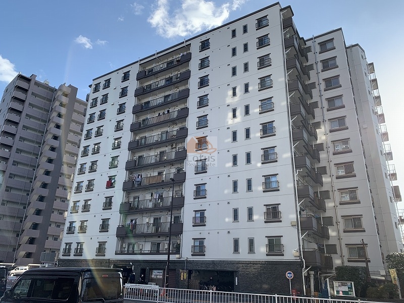 ワコー王子マンション外観２｜明治通りに面した立地です。