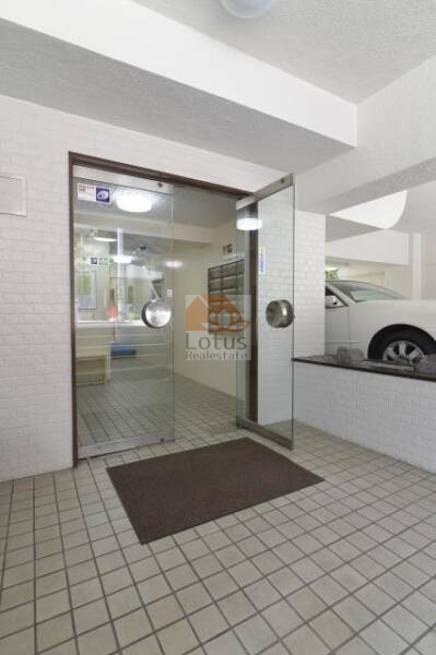 第１５宮庭マンション13｜写真は古いものですが、現在はエントランスにはオートロックが完備されています。