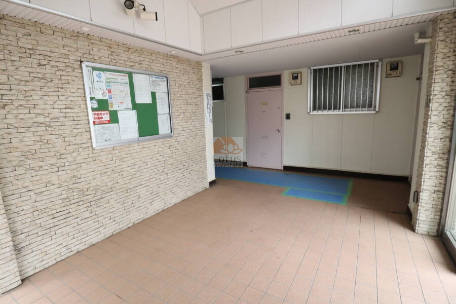 染井コーポラス共用部1｜長期修繕計画もあり、建物のメンテナンスと管理体制がしっかりと整っています。