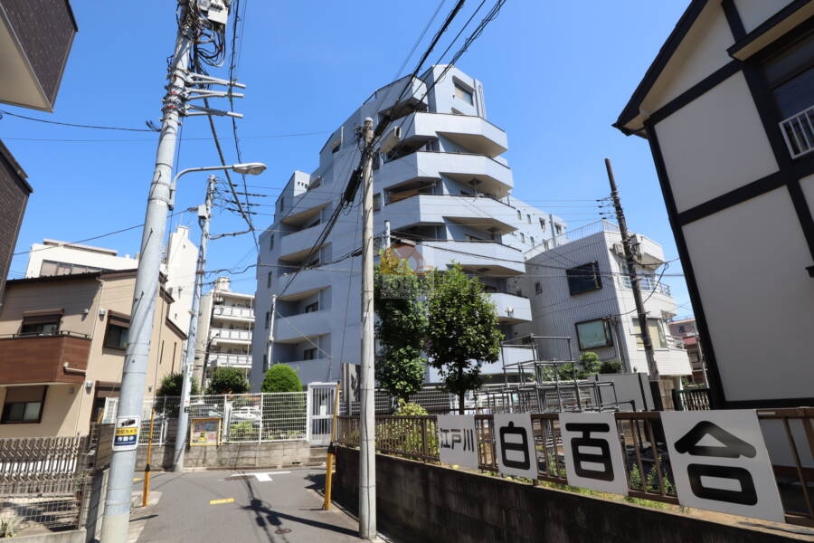 セザール南小岩外観1｜セザール南小岩は平成11年築の８階建てのマンションです。小岩駅から徒歩５分です。柴又街道沿いにあります。