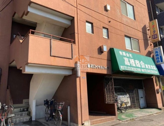総武ロイヤルハイツエントランス１｜都営新宿線「大島」駅から徒歩4分の立地です。