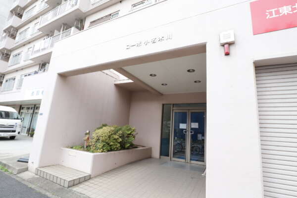 コーポ小名木川エントランス1｜整然としたエントランスです。