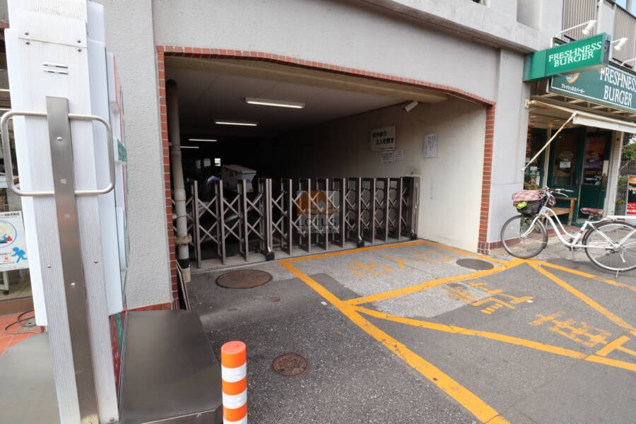 トーア早稲田マンション共用部2｜敷地内には駐車場、駐輪場、バイク置場があります。