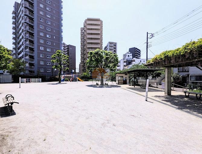 アンビシャスプラザお花茶屋外観１｜アンビシャスプラザお花茶屋の北側には「白鳥南公園」があります。