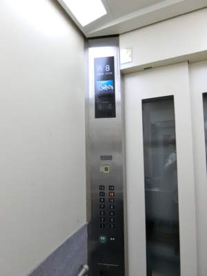 木場サニータウン外観共用部7｜エレベータもリフォームを実施されたようです。