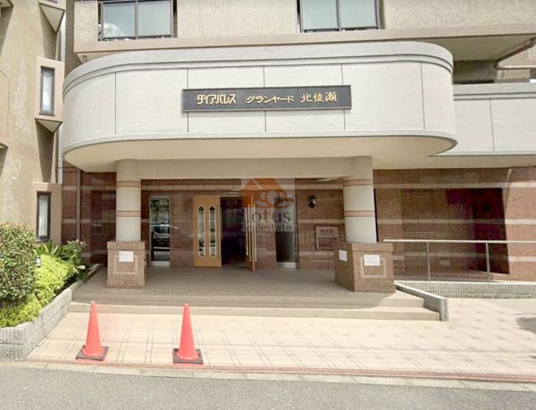 ダイアパレスグランヤード北綾瀬エントランス１｜オートロック完備で安心です。