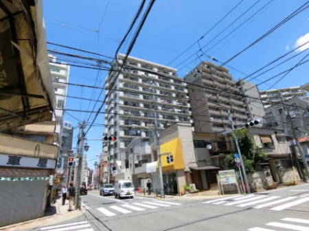 タウンシップ豊玉外観・共用部4｜バルコニーは目白通りの反対向きで明るく日当たりの良いでしょう。