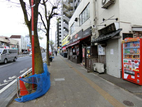 アーベイン赤塚アプローチ3｜川越街道を東の方に向かいます。途中のラーメン店です。つけ麺が自慢のようです。