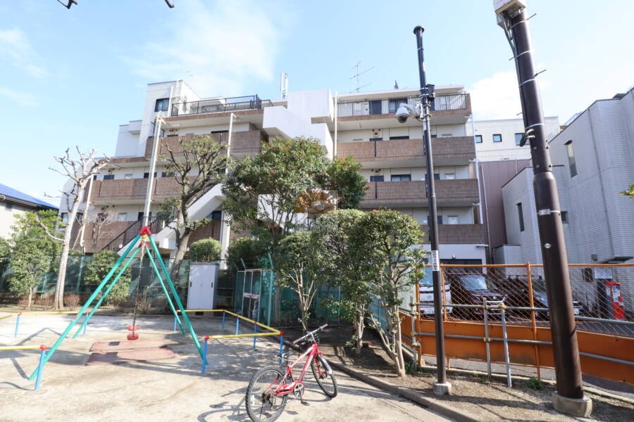 ライオンズマンション一之江外観3｜北西側には、西一之江四丁目公園があります。