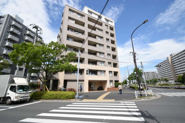 葛西南グリーンホームズ外観共用部2｜葛西南グリーンホームズは平成１５年３月築、９階建てのマンションです。