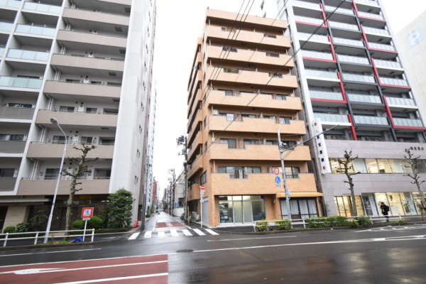 スターハイツ台東外観共用部2｜スターハイツ台東は、昭和57年に築造された8階建てのマンションです。