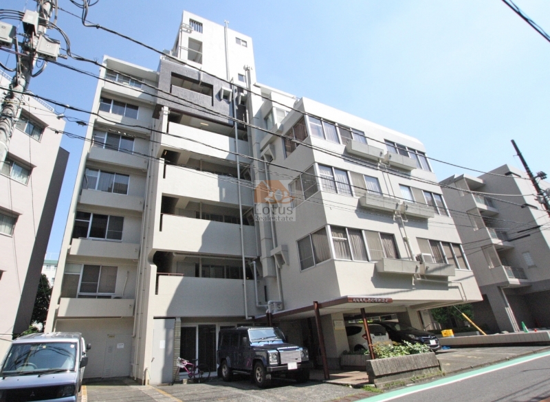 渋谷原町アビタシオンは昭和44年築、7階建てのマンションです。