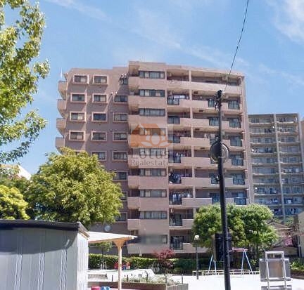 キャッスルマンション町屋壱番館２外観｜南西側には荒川区立 荒木田公園があり日当たり良好です。