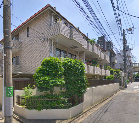 メイゾン初台外観２｜メイゾン初台は３階建ての低層マンションです。エレベーターはありません。周辺は閑静な住宅地です。京王線幡ヶ谷駅、初台駅が徒歩圏内です。