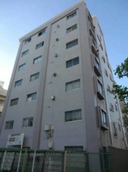 「堀切菖蒲園」駅から徒歩８分、平和橋通り沿いにあります。近くにはコンビニエンスストアやファミリーレストランがあり便利です。
