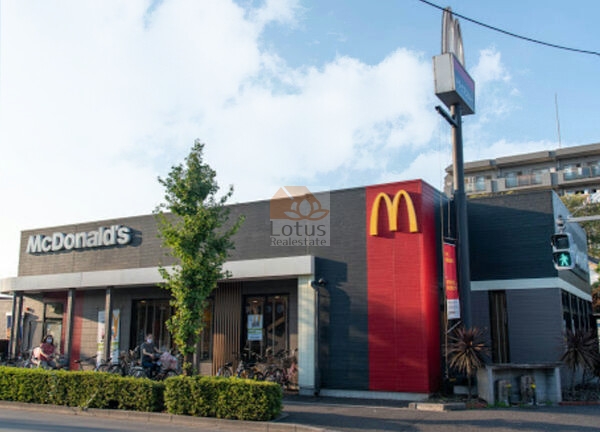 マクドナルド 鹿浜四丁目店｜徒歩1分に「マクドナルド 鹿浜四丁目店」があります。