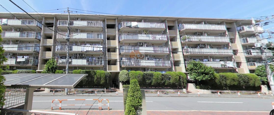 エステート五反野住宅外観２｜エステート五反野住宅は1982年（昭和57年）に建てられた5階建ての建物です。