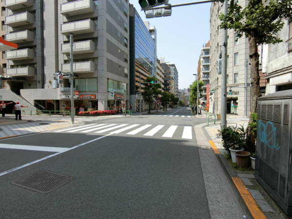 どちらかというとビジネス界隈の雰囲気が強い半蔵門エリアです。ビルが多い街並みですね。