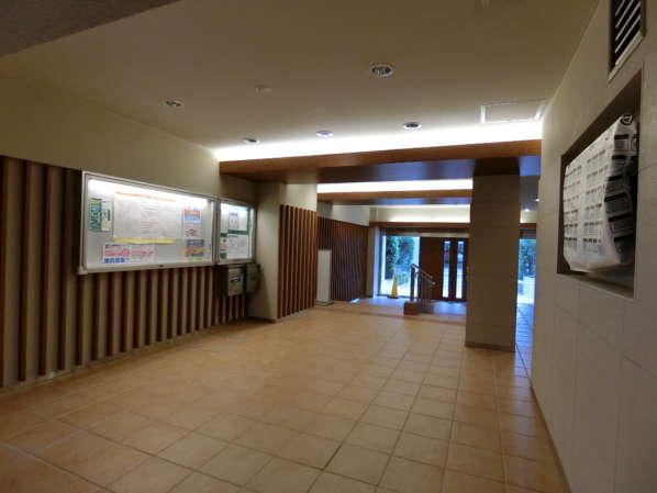 東陽町ガーデニア外観共用部19｜サブエントランスも大きなスペースが確保されています。