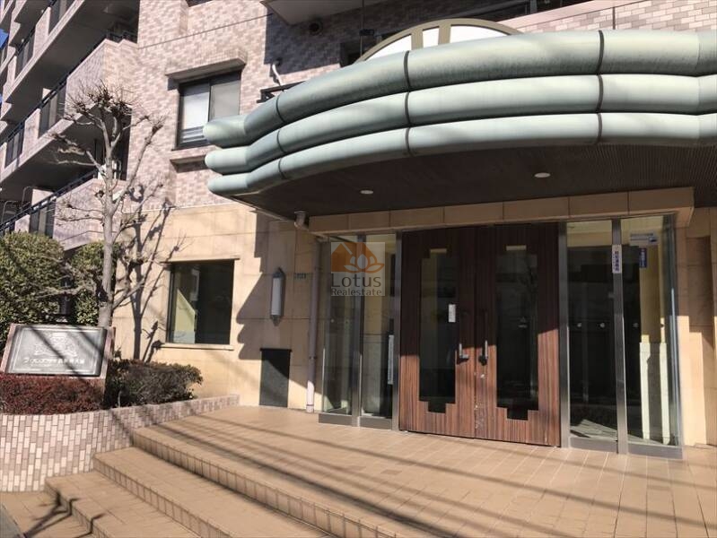 ライオンズプラザ西新井大師エントランス１｜オートロック完備です。