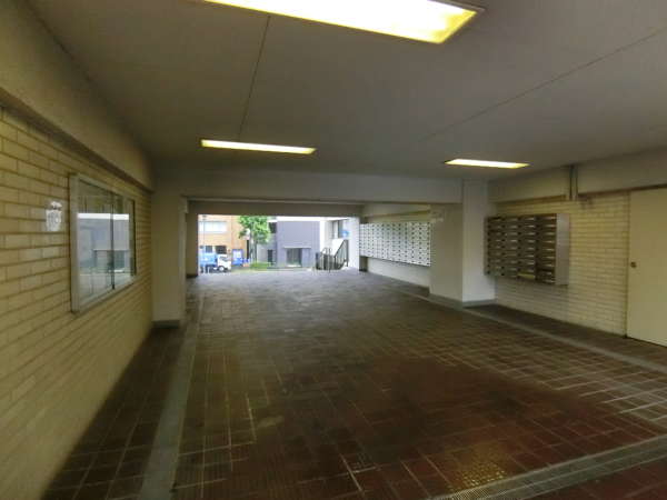 高田馬場住宅外観共用部追加9｜エントランス・集合ポストはは２つあります。