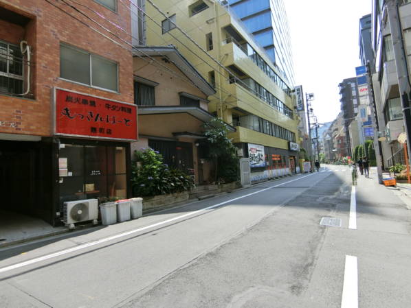一本中に入ると落ち着いた居酒屋などがありますが、騒々しい様子もない模様です。