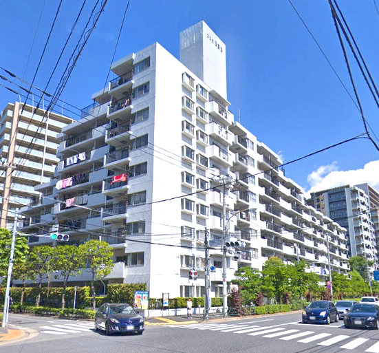 コスモ西葛西外観３｜コスモ西葛西は地上９階建てのマンションです。西側は船堀街道に面しています。最寄り駅は東西線・西葛西駅です。