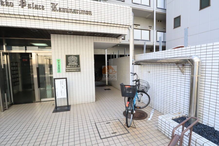 日興パレス雷門エントランス2｜エントランスはオートロック式ですので安心です。