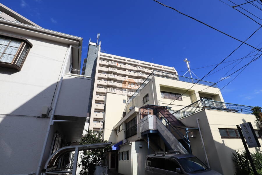 蓮根台ダイヤモンドマンション外観3｜蓮根台ダイヤモンドマンションは昭和49年築、13階建のマンションです。