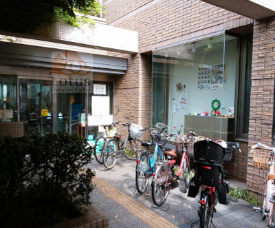文京区立本郷図書館｜「文京区立本郷図書館」まで徒歩２分です。住宅街の中にある静かな図書館です。