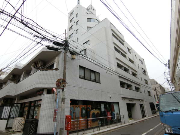 藤和高円寺コープ外観共用部8｜建物の南西側のファサードです。藤和高円寺コープは１０階建てです。長期修繕計画もあり管理体制は整っています。