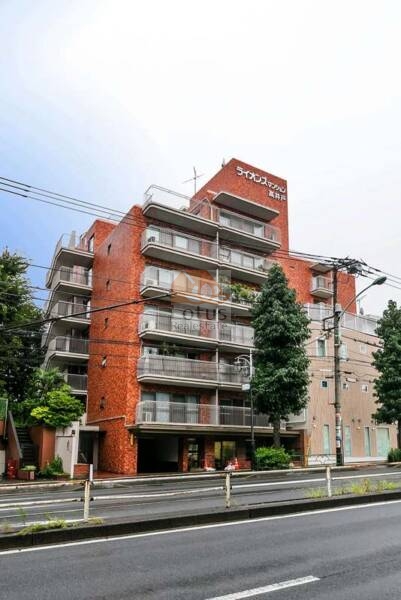 ライオンズマンション高井戸13｜ライオンズマンション高井戸は、昭和５１年築、レンガ調の外壁が印象的な7階建ての建物で、環八通り沿いに位置しています。
