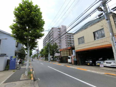 日商岩井綾瀬マンション　アプローチ3｜マンションまではすぐ近くです。