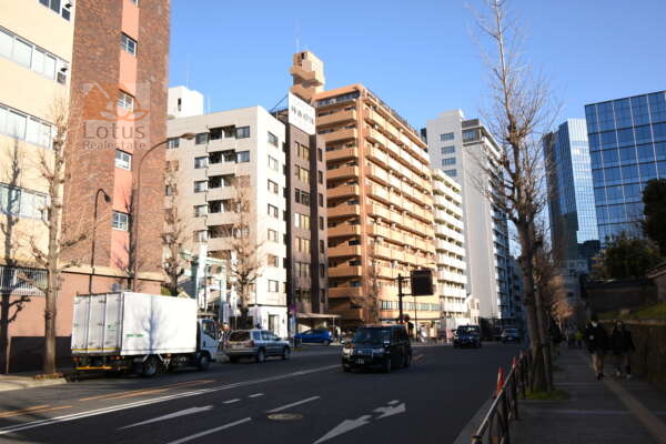 ライオンズプラザお茶の水外観共用部_03｜神田明神に隣接しています。パワースポットに囲まれた稀有な立地です。