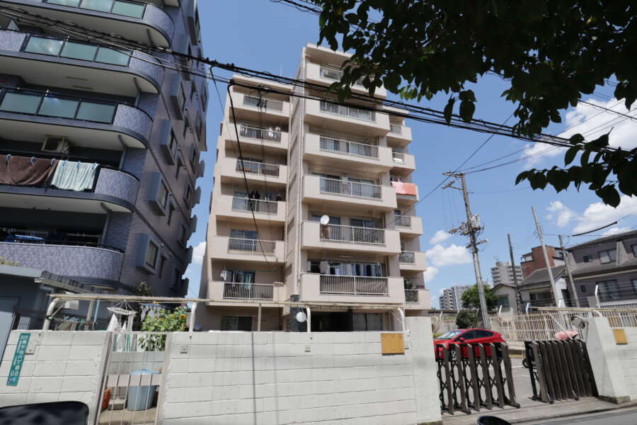 パークサイドマンション外観1｜パークサイドマンションは昭和４９年築、７階建てのマンションです。