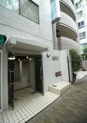 日興パレス広尾プラザエントランス１｜広尾駅と恵比寿駅が利用可です。